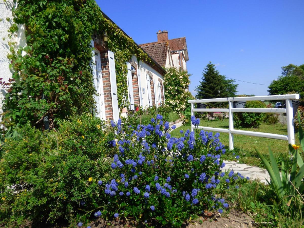 Chambres D'Hotes Les Muscaris Feins-en-Gatinais Exteriör bild