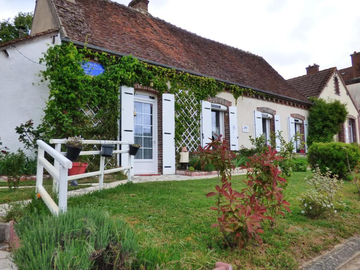 Chambres D'Hotes Les Muscaris Feins-en-Gatinais Exteriör bild