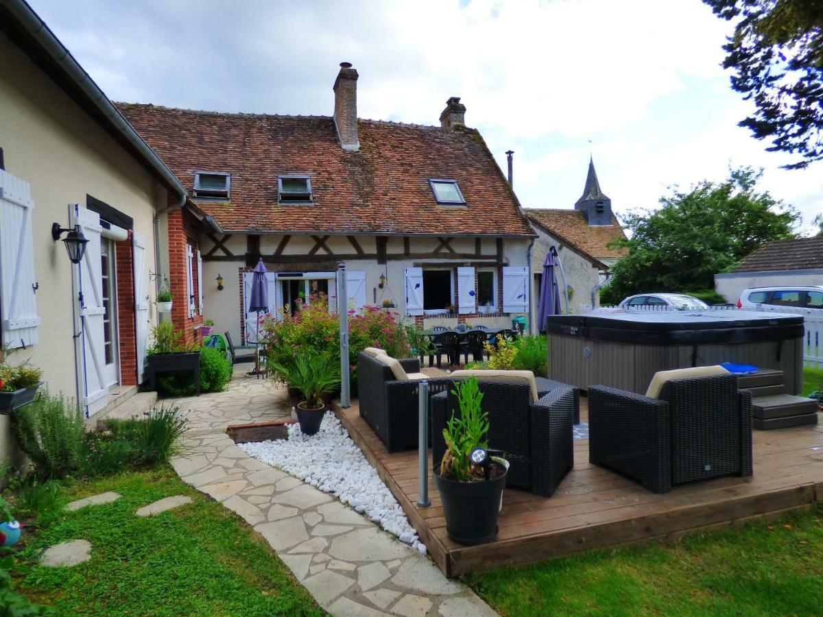 Chambres D'Hotes Les Muscaris Feins-en-Gatinais Exteriör bild