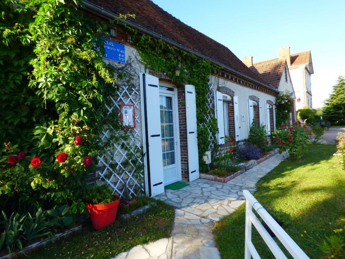 Chambres D'Hotes Les Muscaris Feins-en-Gatinais Exteriör bild