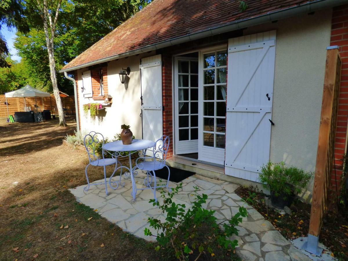 Chambres D'Hotes Les Muscaris Feins-en-Gatinais Exteriör bild