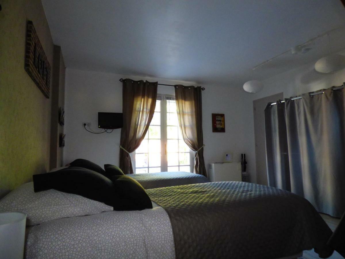 Chambres D'Hotes Les Muscaris Feins-en-Gatinais Exteriör bild