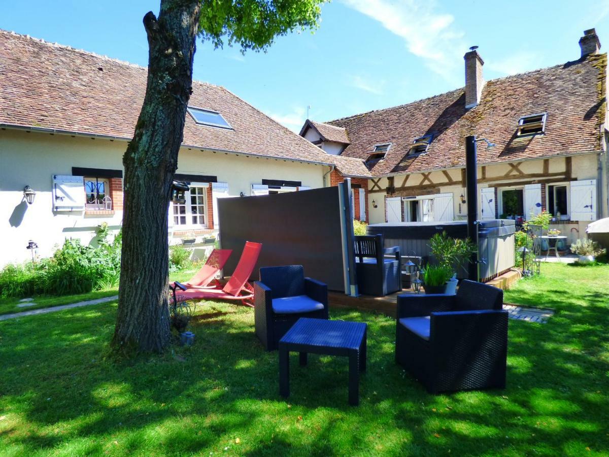 Chambres D'Hotes Les Muscaris Feins-en-Gatinais Exteriör bild