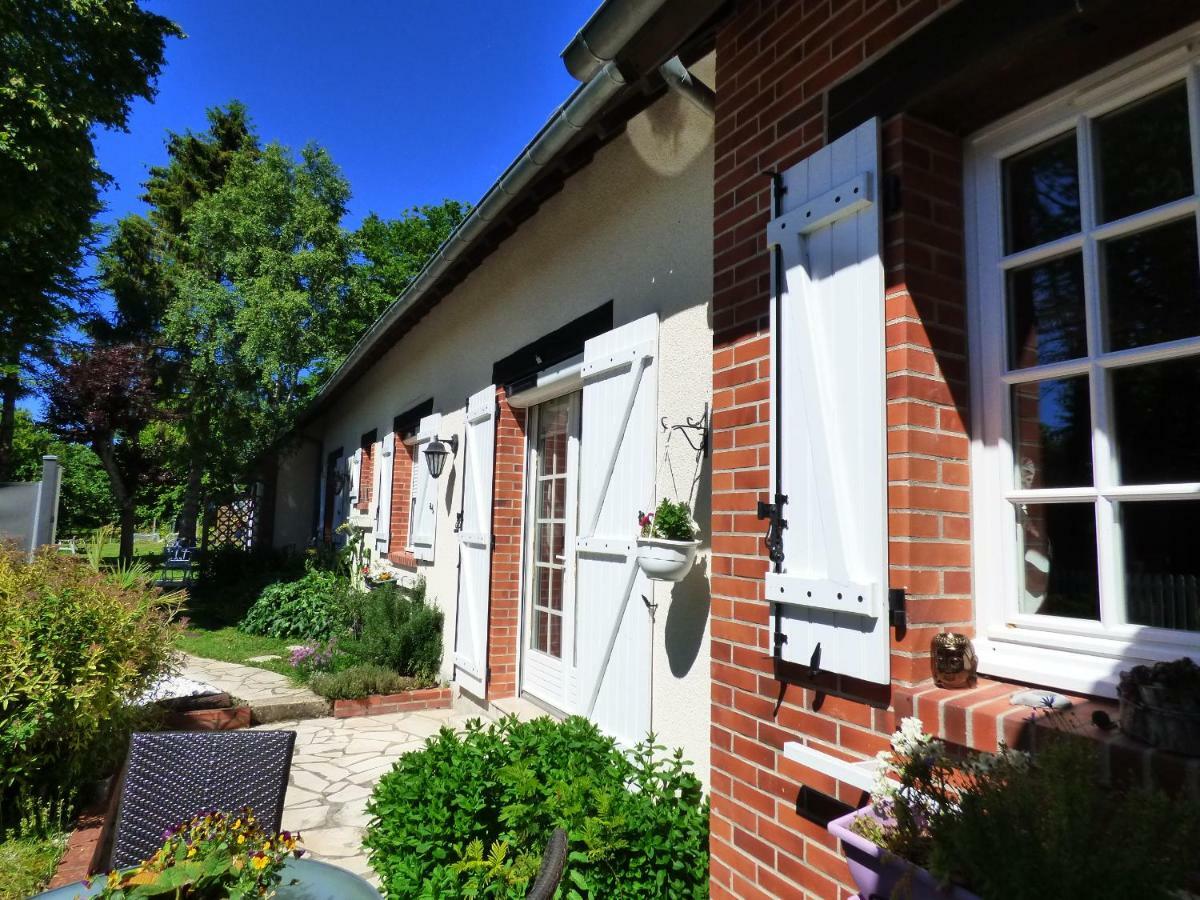 Chambres D'Hotes Les Muscaris Feins-en-Gatinais Exteriör bild